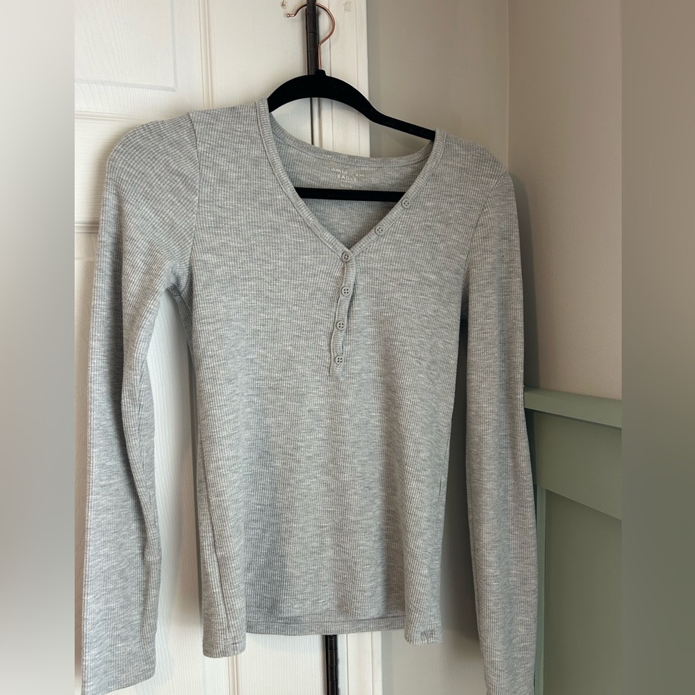American Eagle Grey Long Sleeve Henley Top